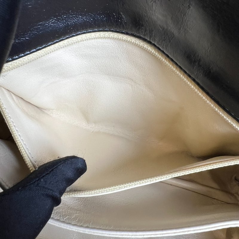 CHANEL 15開 黑BOY系列 翻蓋菱格紋肩背包-9