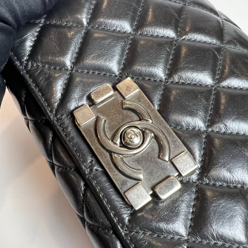 CHANEL 15開 黑BOY系列 翻蓋菱格紋肩背包-10