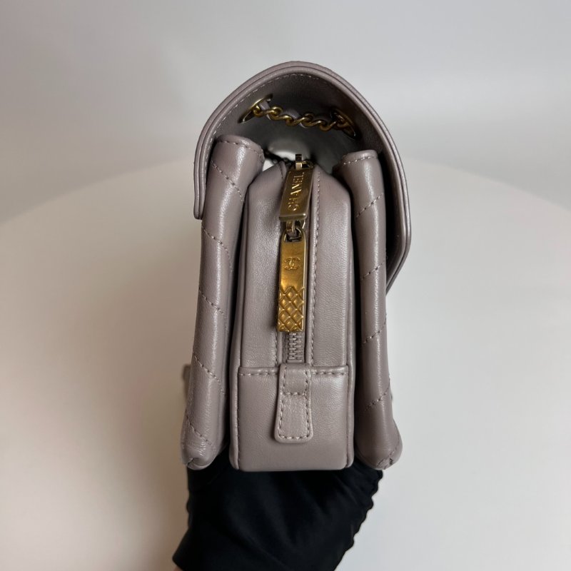 CHANEL 25開 紫灰金鍊牛皮信封包-3