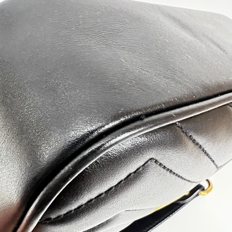 Gucci 黑牛皮山型紋霧金釦Marmont Mini 斜背包-7