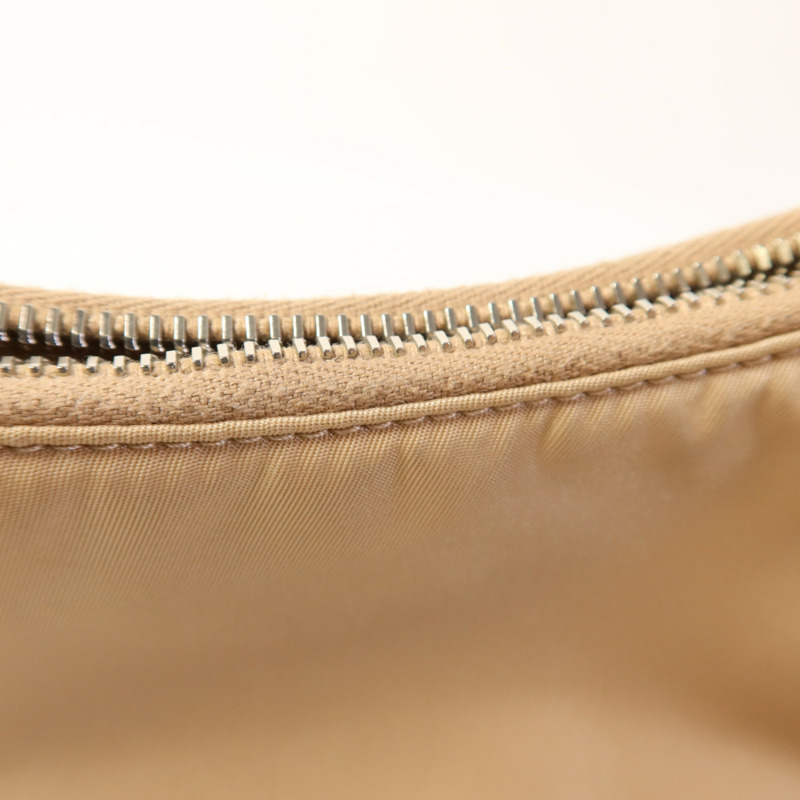 PRADA 尼龍Re-Edition 2005銀扣肩背袋-19