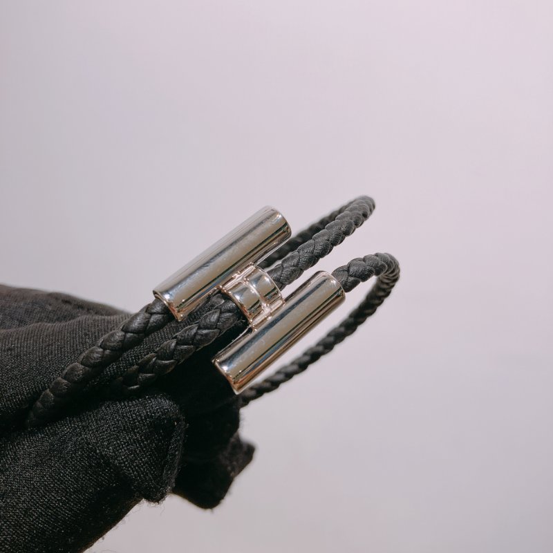 TW4519 Hermes 愛馬仕 H字皮手繩Tornis Tresse Bracelet T4 Noir x PHW-1