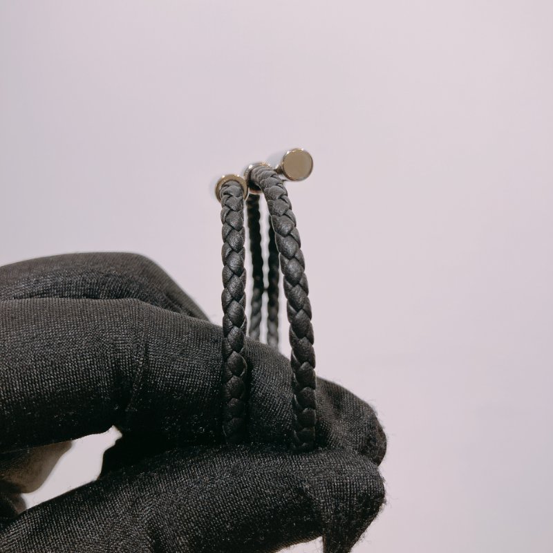 TW4519 Hermes 愛馬仕 H字皮手繩Tornis Tresse Bracelet T4 Noir x PHW-4