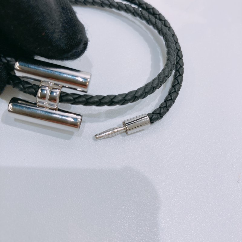 TW4519 Hermes 愛馬仕 H字皮手繩Tornis Tresse Bracelet T4 Noir x PHW-6
