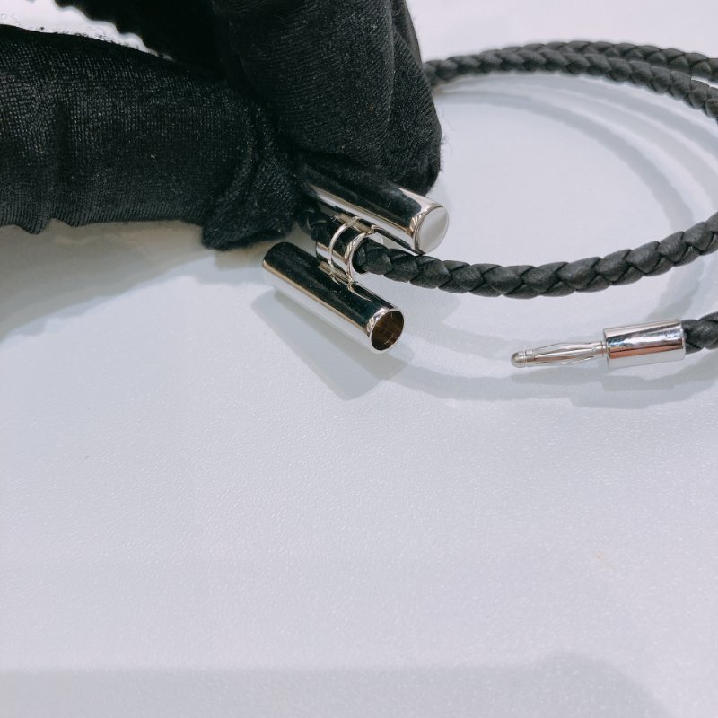 TW4519 Hermes 愛馬仕 H字皮手繩Tornis Tresse Bracelet T4 Noir x PHW-7
