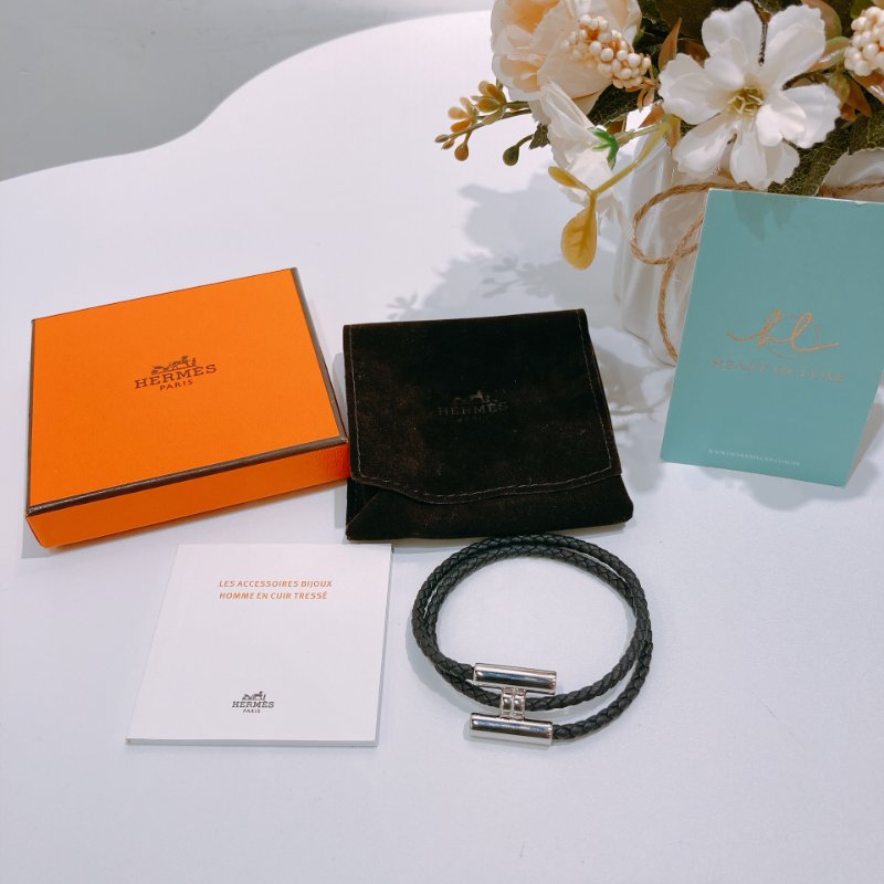 TW4519 Hermes 愛馬仕 H字皮手繩Tornis Tresse Bracelet T4 Noir x PHW-8
