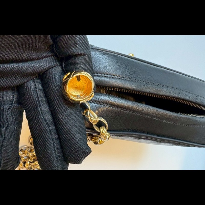 Chanel 金鍊黑皮菱格古董相機斜背包-5