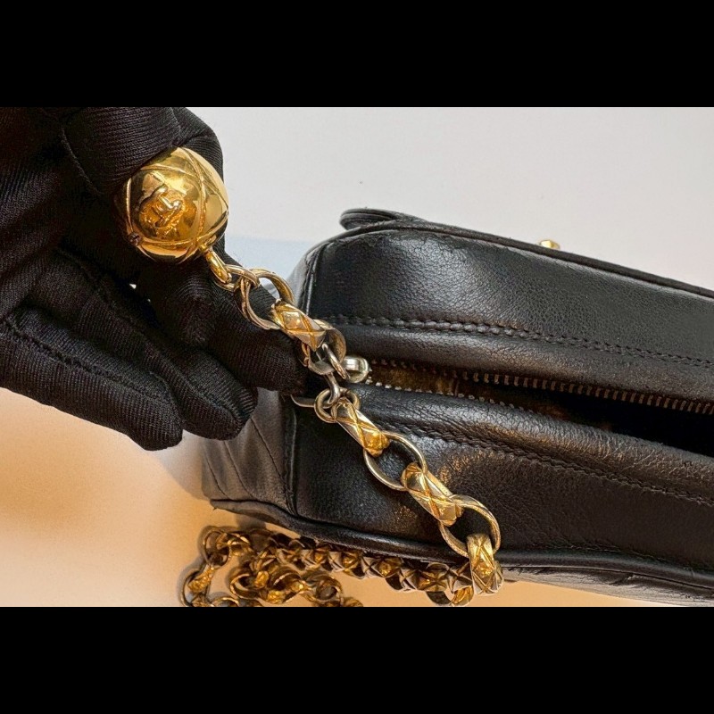 Chanel 金鍊黑皮菱格古董相機斜背包-6