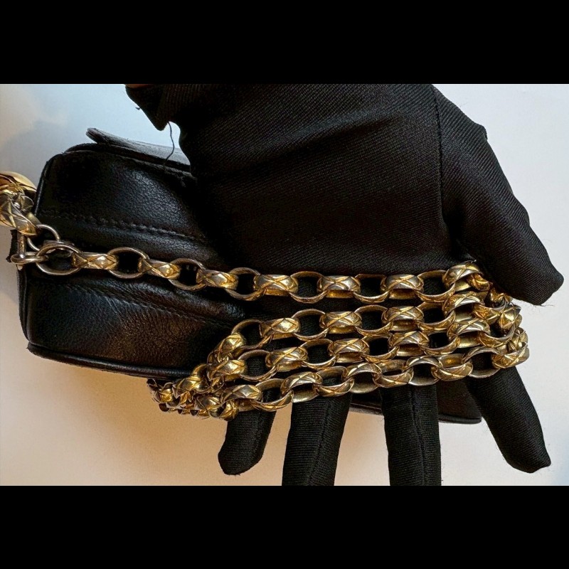 Chanel 金鍊黑皮菱格古董相機斜背包-8
