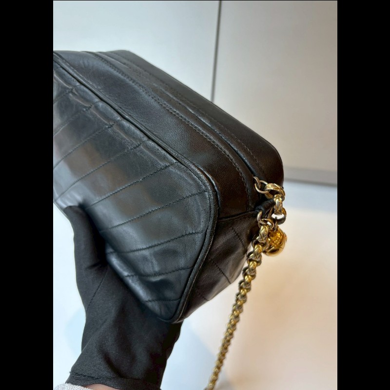 Chanel 金鍊黑皮菱格古董相機斜背包-11
