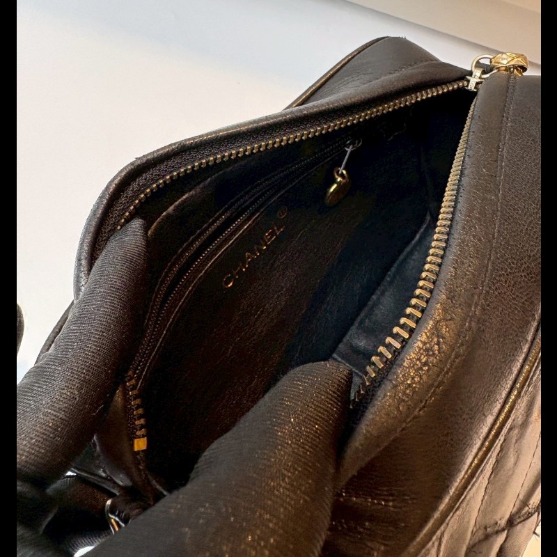 Chanel 金鍊黑皮菱格古董相機斜背包-23