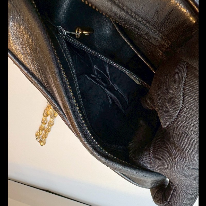 Chanel 金鍊黑皮菱格古董相機斜背包-24