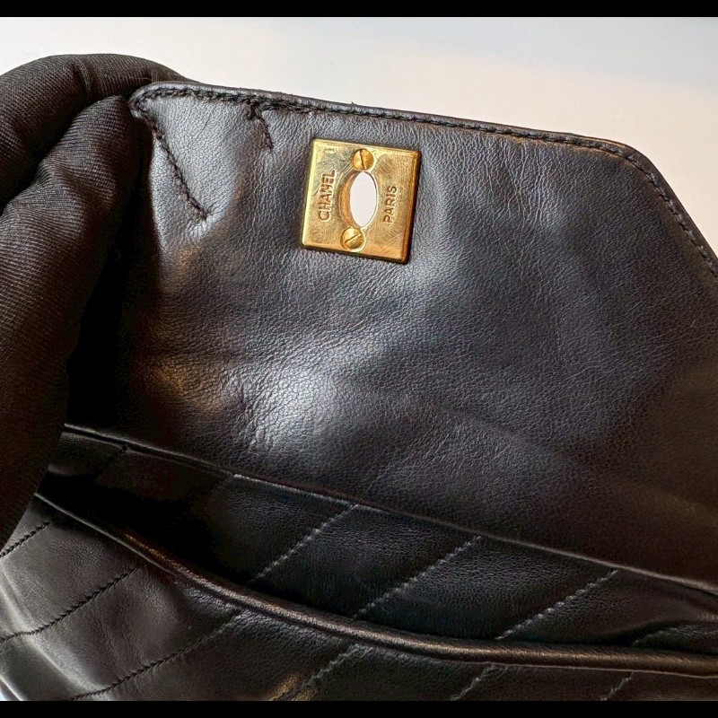 Chanel 金鍊黑皮菱格古董相機斜背包-25
