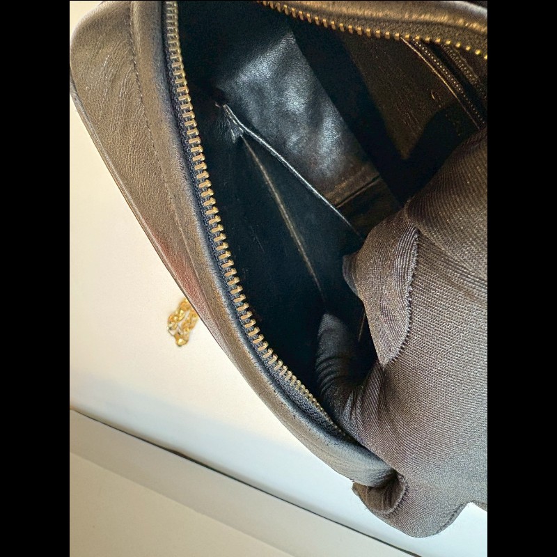 Chanel 金鍊黑皮菱格古董相機斜背包-26