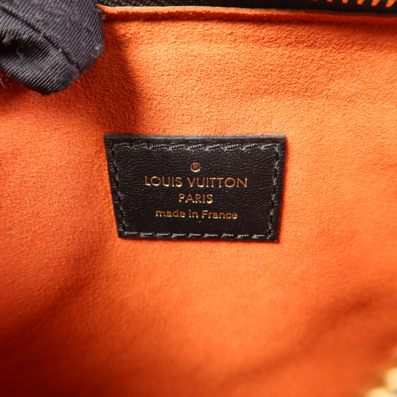LOUIS VUITTON Monogram Embossed Coussin BB金扣鏈帶手挽肩背兩用袋-6