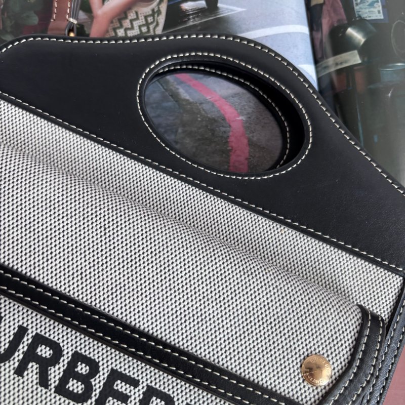 ::BURBERRY:: Pocket 帆布手提 / 斜背口袋包(黑灰)-3