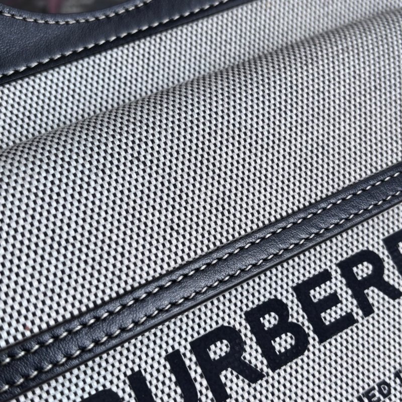 ::BURBERRY:: Pocket 帆布手提 / 斜背口袋包(黑灰)-19