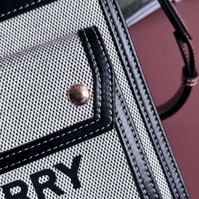 ::BURBERRY:: Pocket 帆布手提 / 斜背口袋包(黑灰)-20