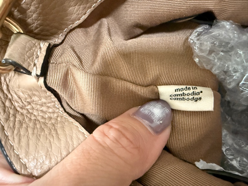 Coach Andy crossbody 抽繩磁吸束口兩用包 馬車logo壓紋奶茶色側背包-3