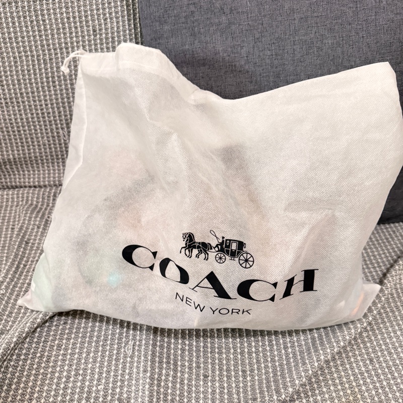 Coach Andy crossbody 抽繩磁吸束口兩用包 馬車logo壓紋奶茶色側背包-6