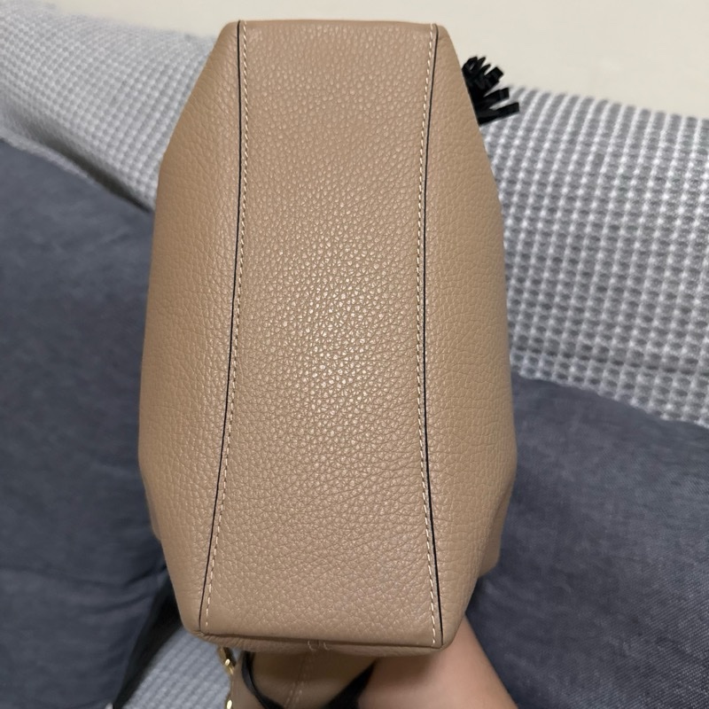 Coach Andy crossbody 抽繩磁吸束口兩用包 馬車logo壓紋奶茶色側背包-9