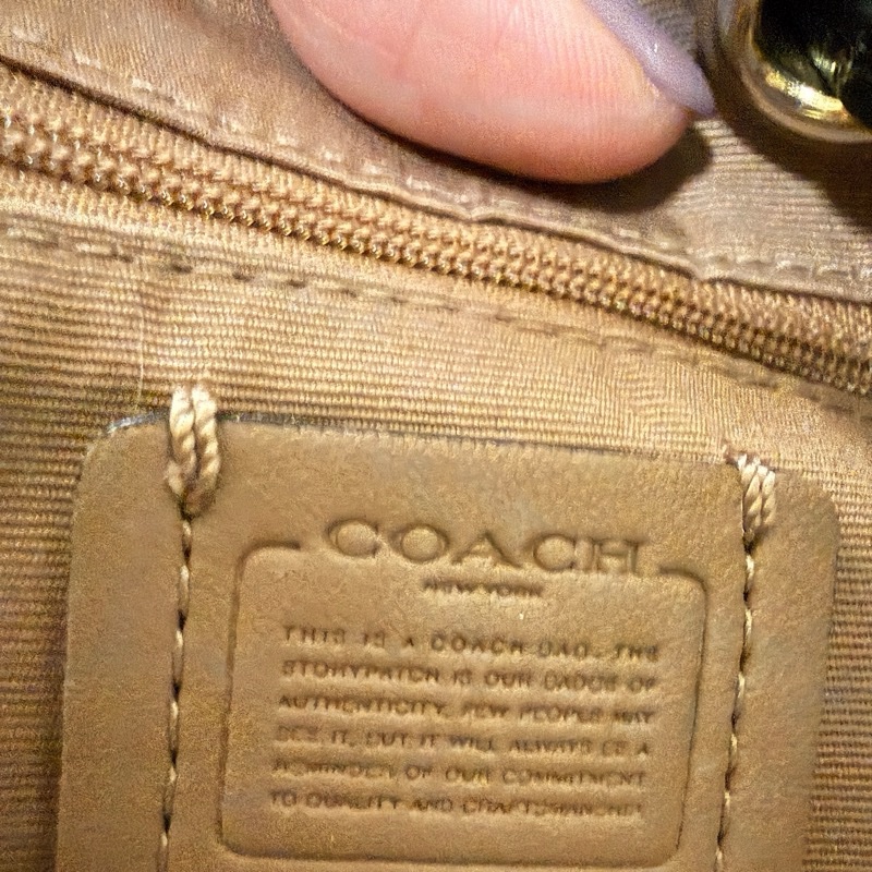 Coach Andy crossbody 抽繩磁吸束口兩用包 馬車logo壓紋奶茶色側背包-11