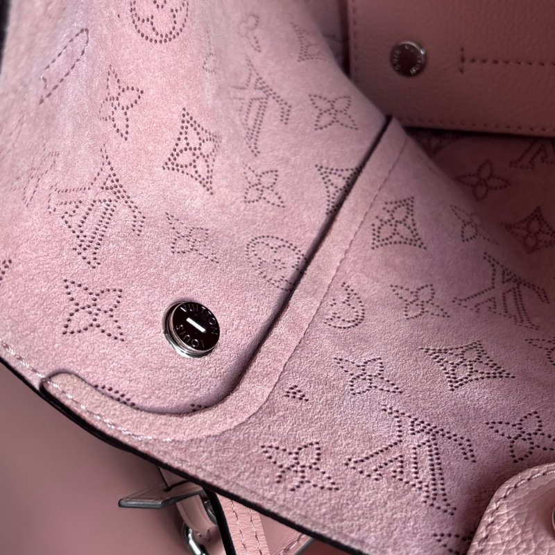 ::Louis Vuitton:: 裸粉膚色 鏤空雕花小牛皮兩用包 Hina PM Handbag Mahina Magnolia-20