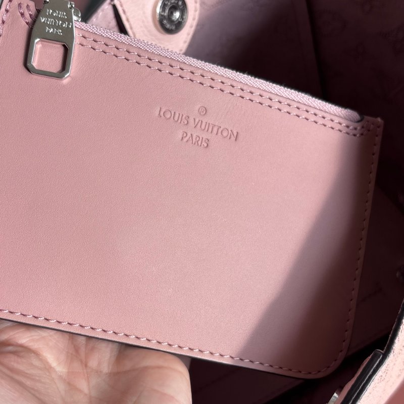 ::Louis Vuitton:: 裸粉膚色 鏤空雕花小牛皮兩用包 Hina PM Handbag Mahina Magnolia-24