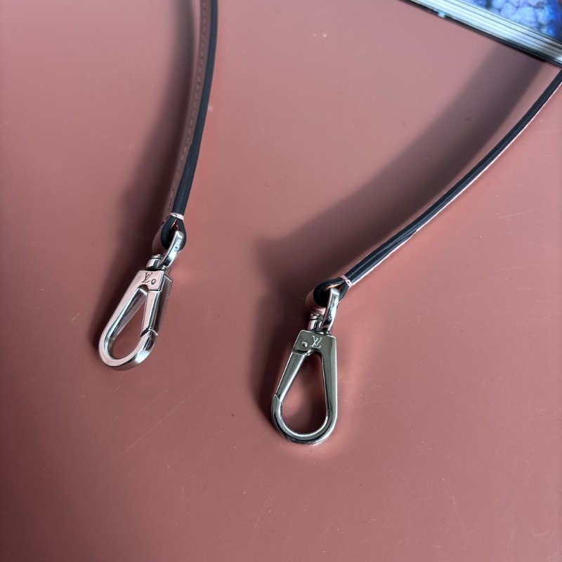 ::Louis Vuitton:: 裸粉膚色 鏤空雕花小牛皮兩用包 Hina PM Handbag Mahina Magnolia-26