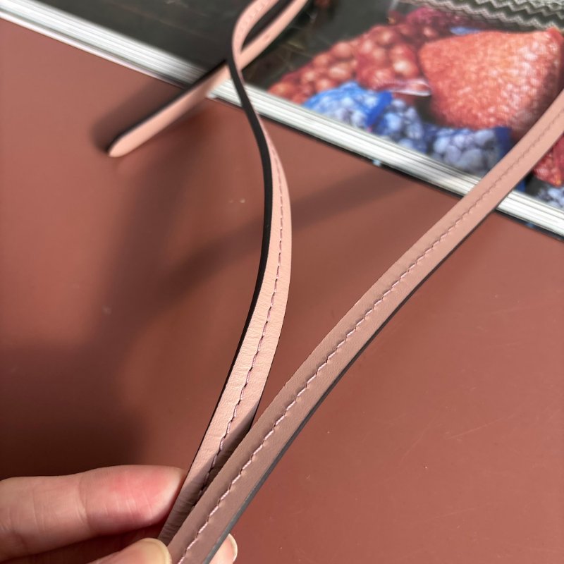 ::Louis Vuitton:: 裸粉膚色 鏤空雕花小牛皮兩用包 Hina PM Handbag Mahina Magnolia-27