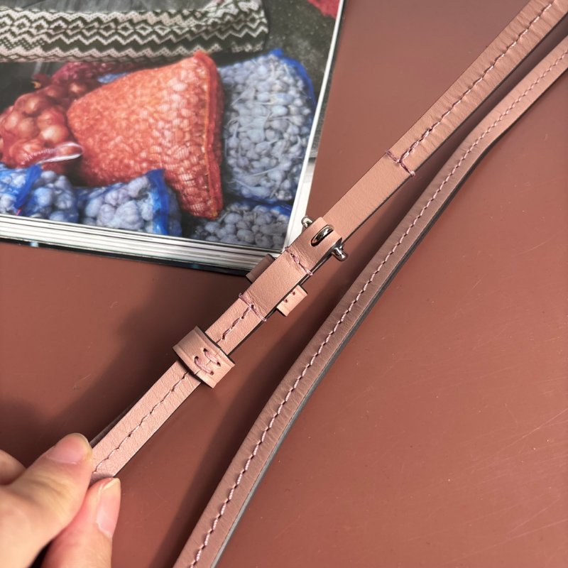 ::Louis Vuitton:: 裸粉膚色 鏤空雕花小牛皮兩用包 Hina PM Handbag Mahina Magnolia-28