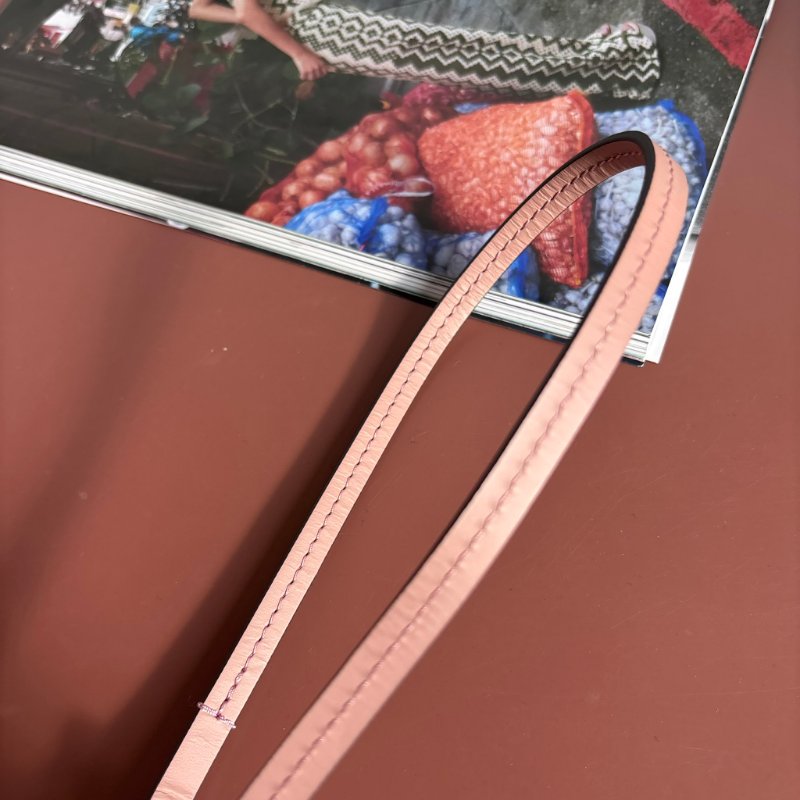 ::Louis Vuitton:: 裸粉膚色 鏤空雕花小牛皮兩用包 Hina PM Handbag Mahina Magnolia-30