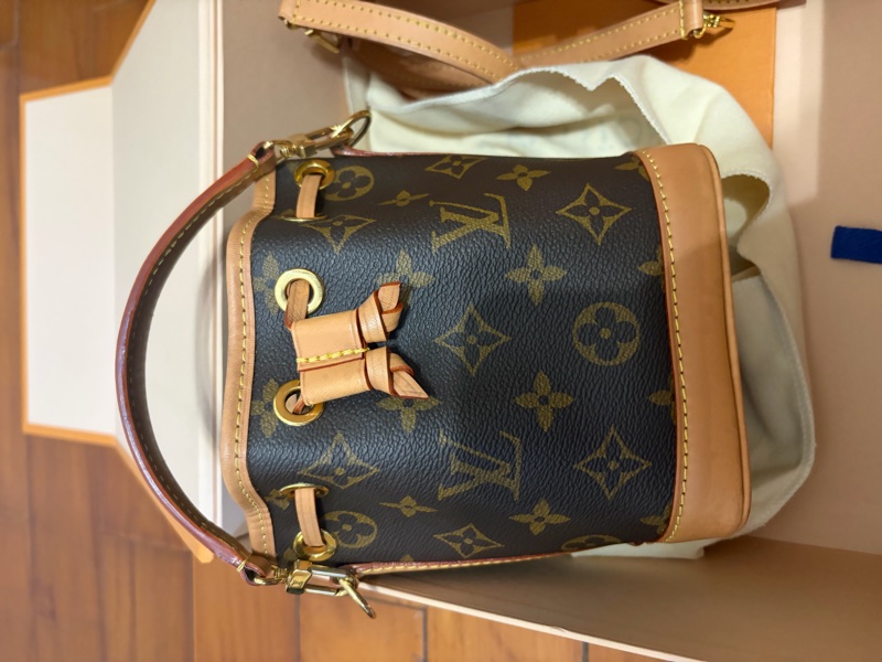 lv nano 水桶包-1