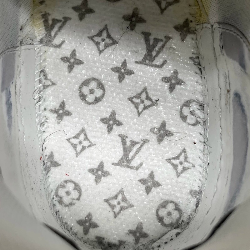 LV trainer sticker-10