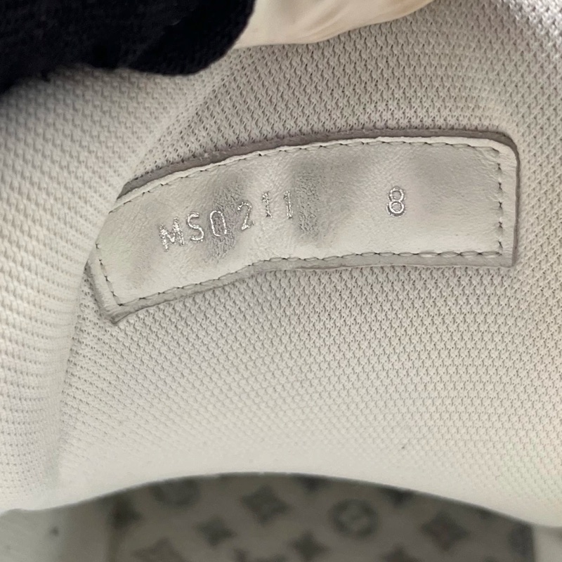 LV trainer sticker-11