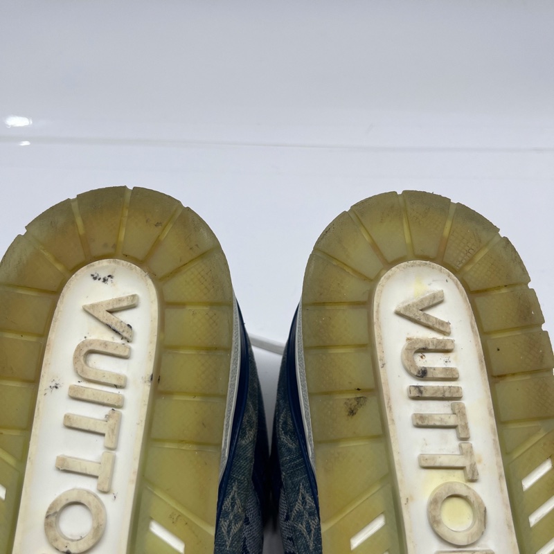 LV trainer sticker-13