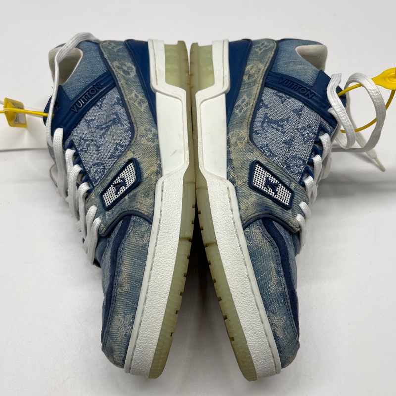 LV trainer sticker-15