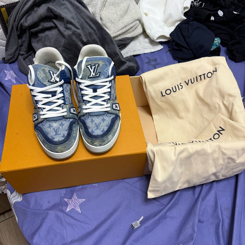 LV trainer sticker-0