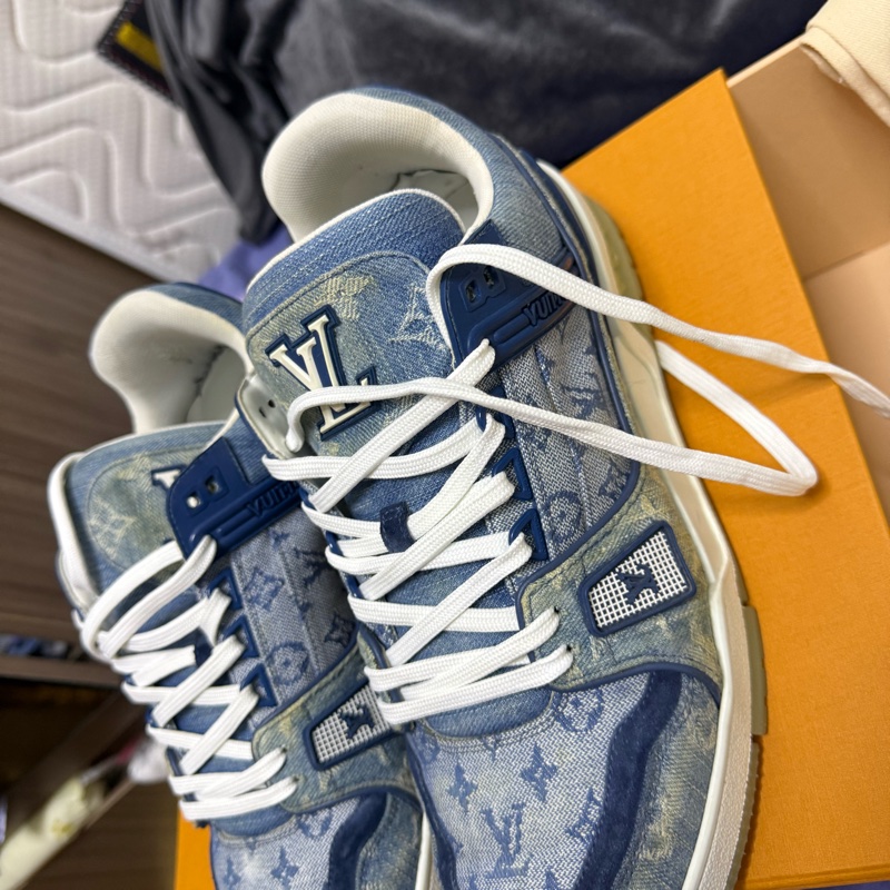 LV trainer sticker-2