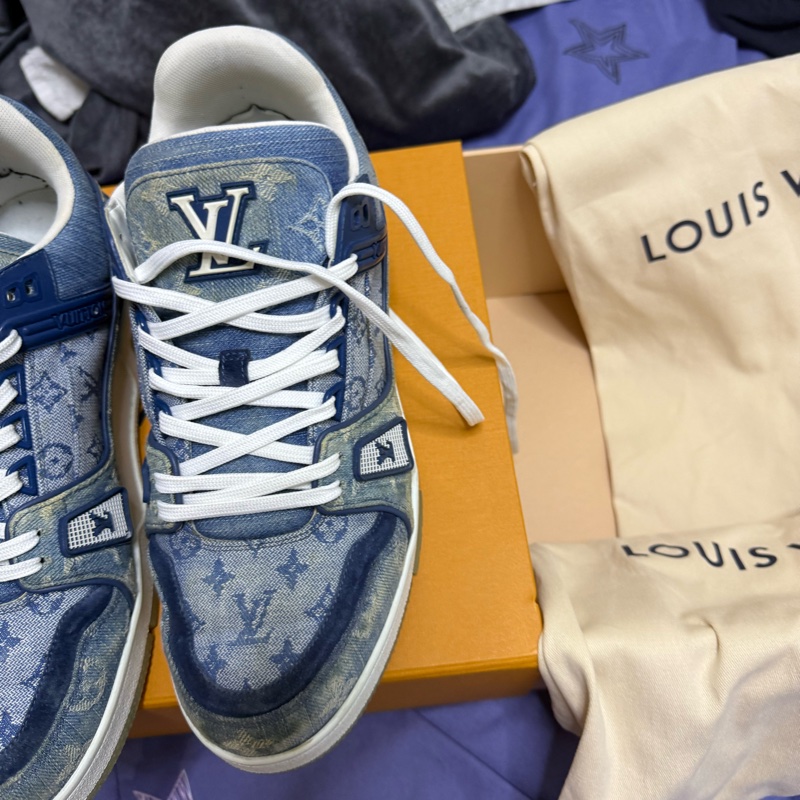 LV trainer sticker-3