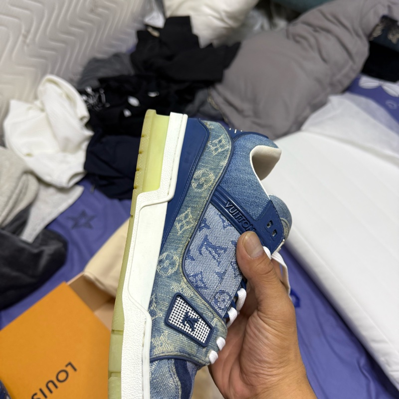 LV trainer sticker-4