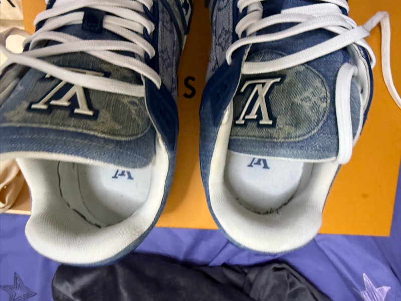 LV trainer sticker-5