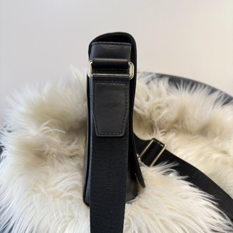 LV District 棋盤格郵差包-3