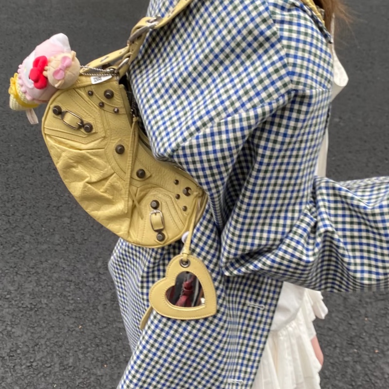 莉亞精品♡ BALENCIAGA XS彎月包淺黃色 二手美包-1