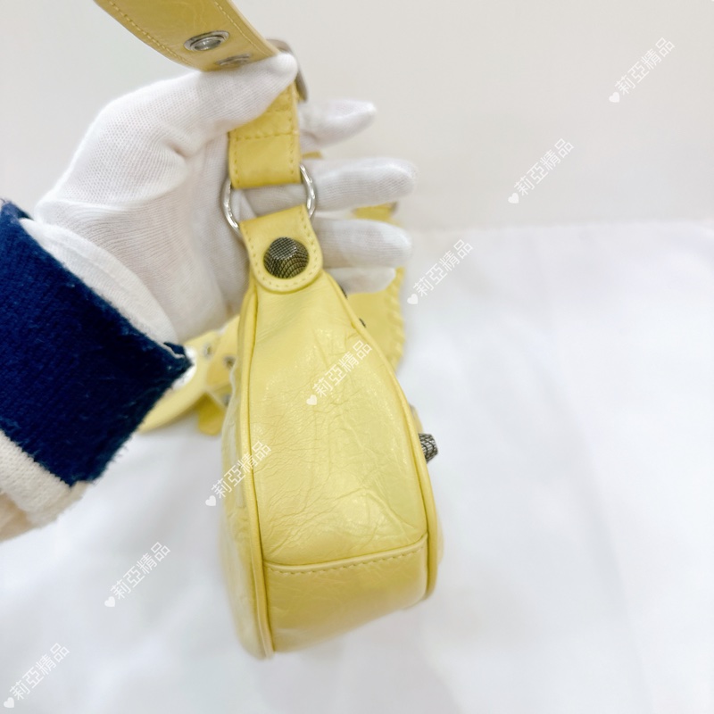 莉亞精品♡ BALENCIAGA XS彎月包淺黃色 二手美包-5