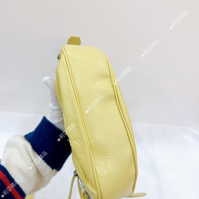 莉亞精品♡ BALENCIAGA XS彎月包淺黃色 二手美包-7