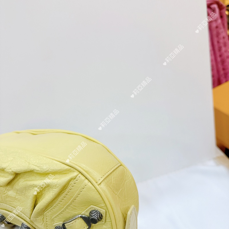 莉亞精品♡ BALENCIAGA XS彎月包淺黃色 二手美包-9