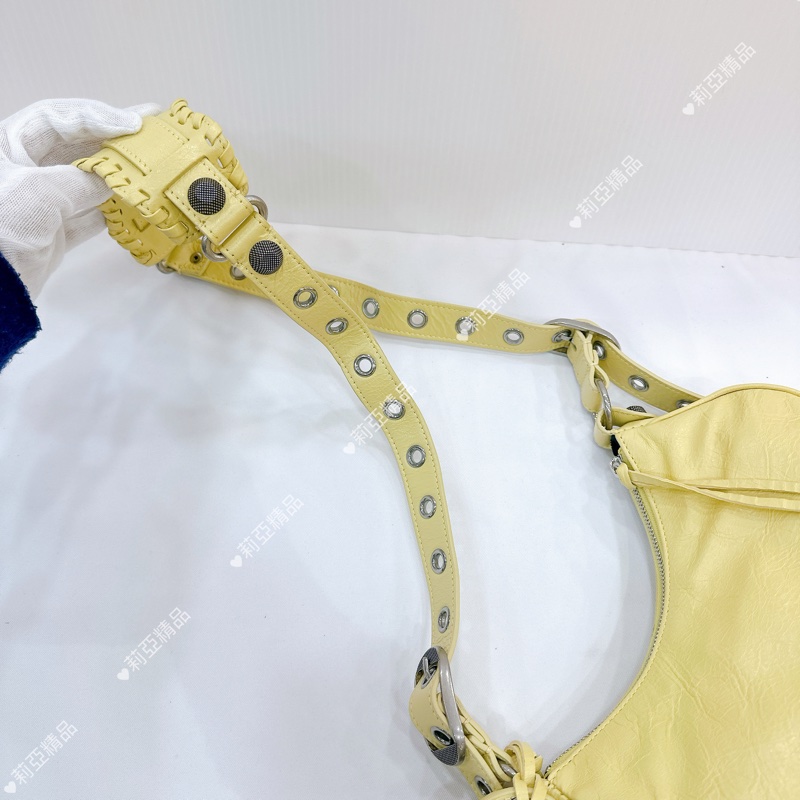 莉亞精品♡ BALENCIAGA XS彎月包淺黃色 二手美包-11