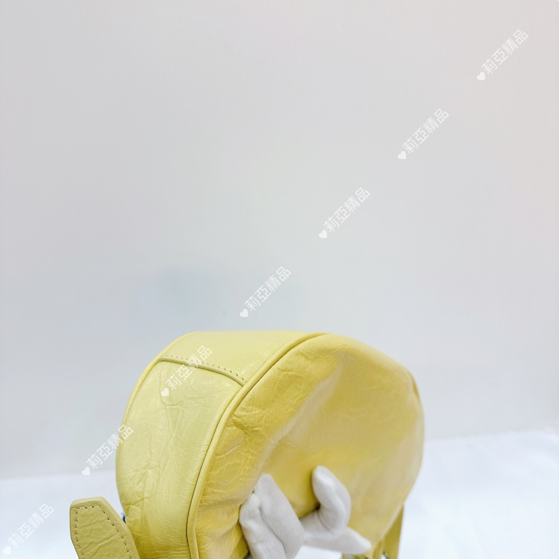 莉亞精品♡ BALENCIAGA XS彎月包淺黃色 二手美包-14