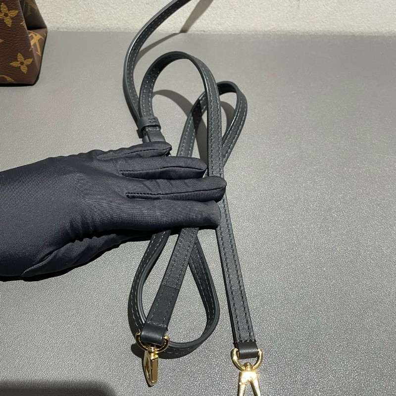 Lv Locky bb 鎖頭办 經典老花配黑色 肩背包-26